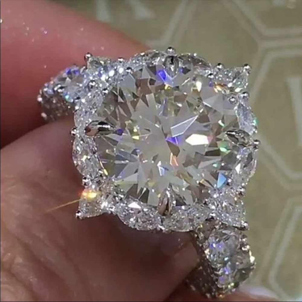 Beautiful dazzling ring